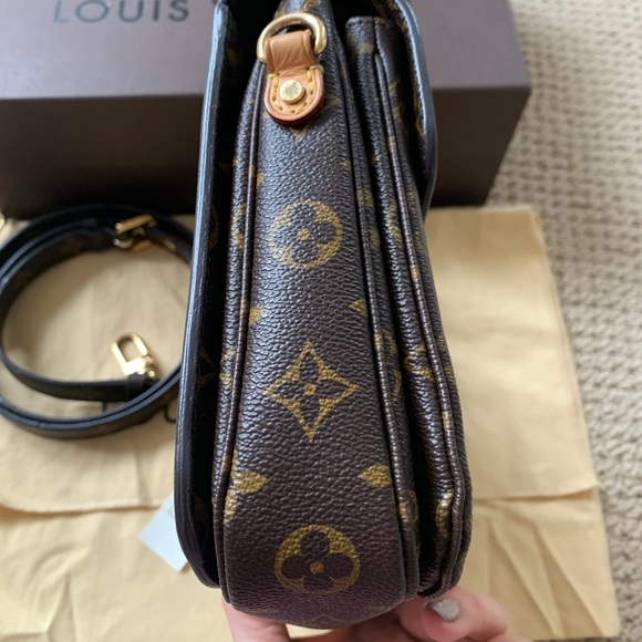 Louis Vuitton - Picture 6 of 8